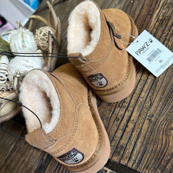 BearPaw Other - NEW Bearpaw girls boots